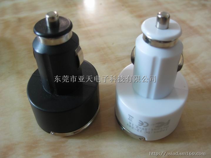 提供足2.1A双USB车载车充 拉环车充